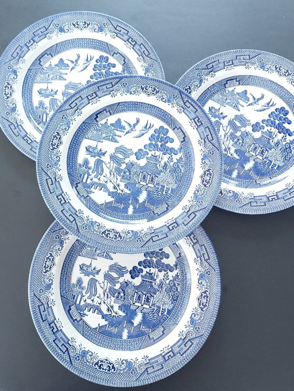 Set of 4 Vintage Blue Willow Dinner Plates Chinoiserie Transferware 10"